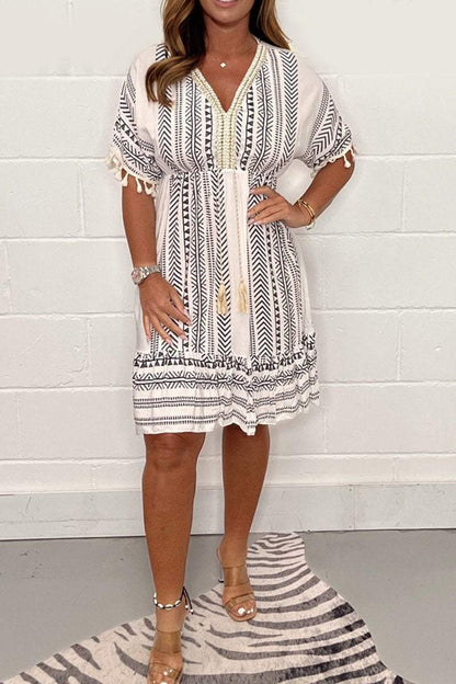 👗 Casual dress with V-neck and print